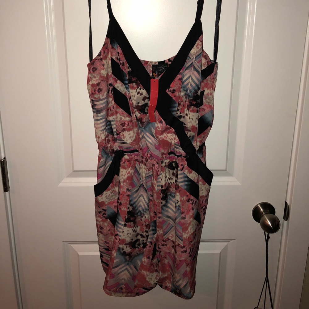 Adorable romper - Picture 1 of 5